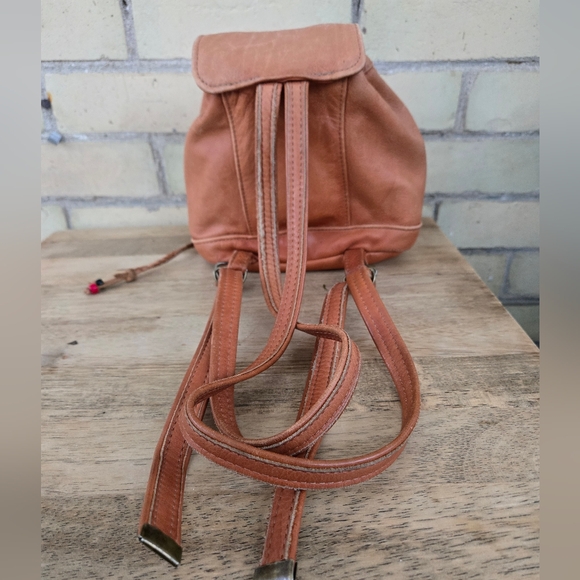 Vintage Leather Backpack - Picture 7 of 11